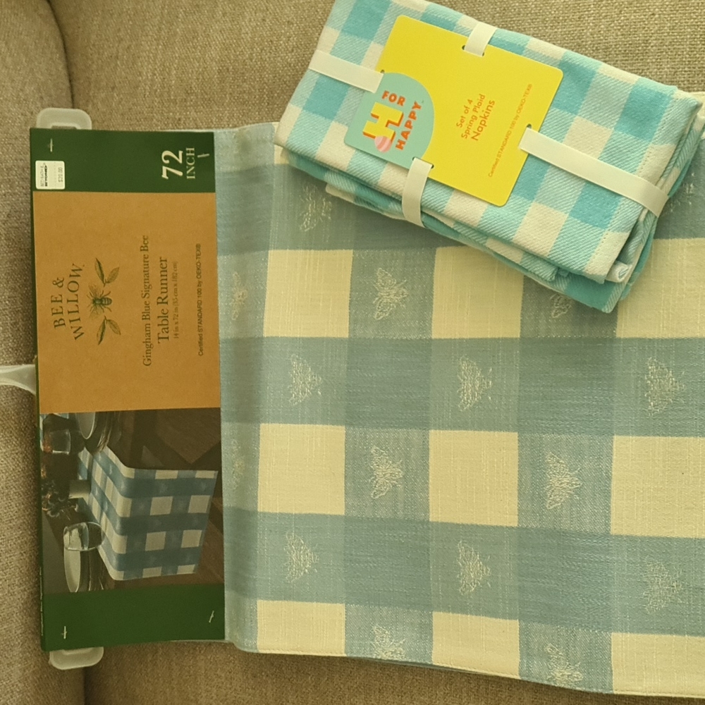 Blue gingham table runner and place mats - NWT